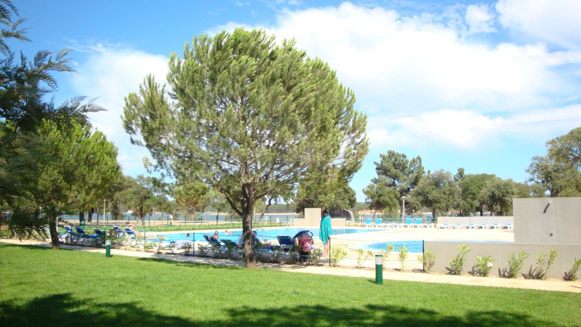 ホテル Parque De Campismo Orbitur モンタルジル エクステリア 写真