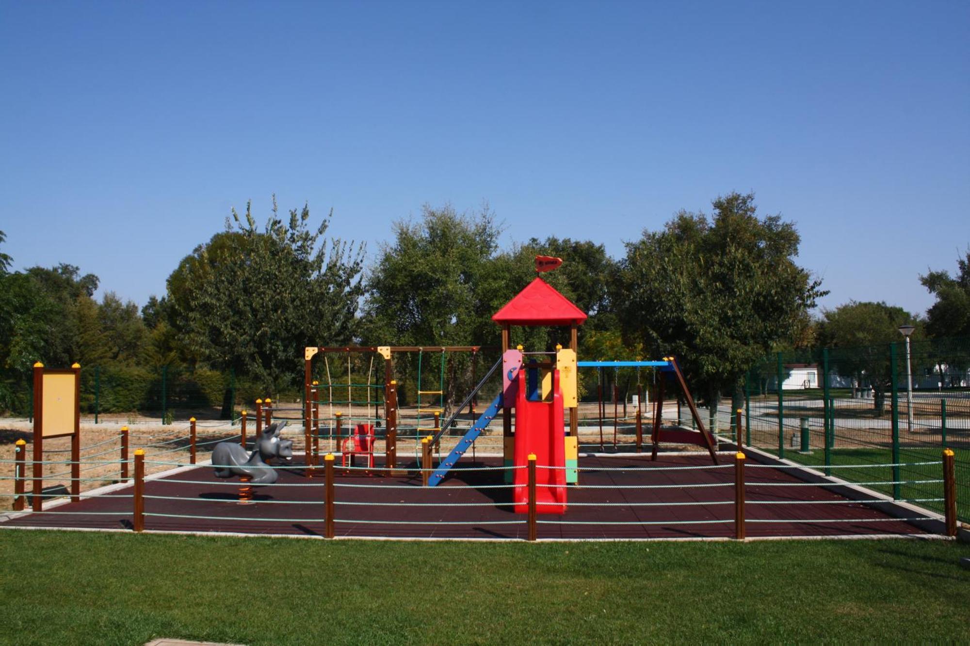 ホテル Parque De Campismo Orbitur モンタルジル エクステリア 写真